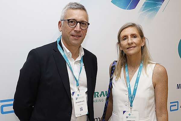  Xavier Bergés, Market Access & Commercial Solutions Head, Spain & Portugal at Alcon; y Carmen Alaez, adjunta a secretaría general de Fenin;