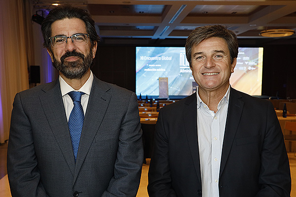 Francisco José Sánchez, subdirector TIC SAS; y José María Barranco, director de Acceso Mercado de ABBOT Diabetes.