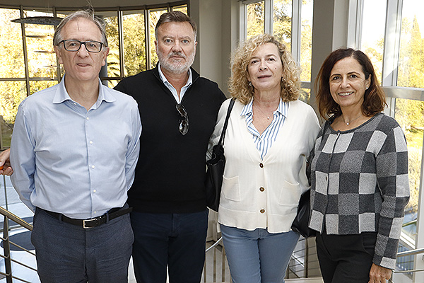 Pablo Serrano, subdirector asistencial del Servicio Cántabro de Salud; Manuel Ruiz, Eva Rapado y Maite Añon, de Pfizer.