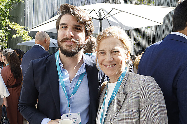 Marcos Hernández , director médico del Hospiral La Princesa, y Celia Cortijo, directora de Relaciones Institucionales de Vantive.