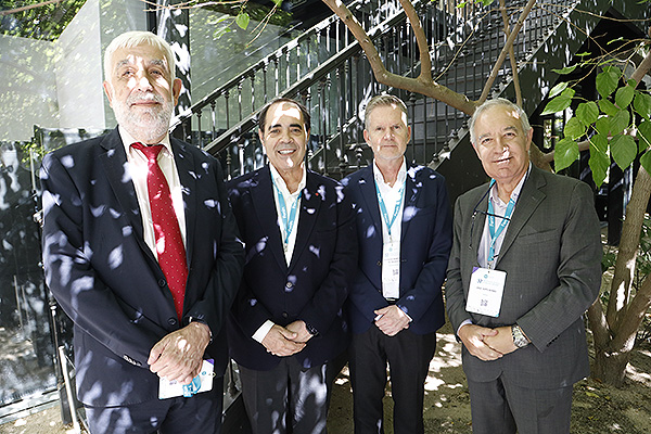 Carlos Mingo, gerente del Hospital Ramón y Cajal; Javier Guijarro, director de Gestión del Hospital Ramón y Cajal; Dionisio Martínez de Velasco, Managing Director at Dräger; y José Soto, presidente de Sedisa.