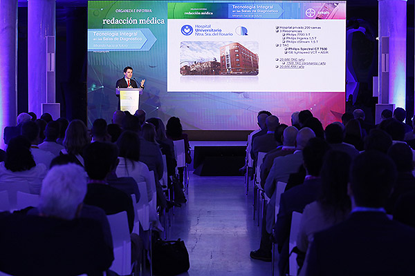 Aspecto de la sala durante la ponencia de Eliseo Vañó sobre los sistemas de onyección inteligente y optimización del fujo: casos prácticos.