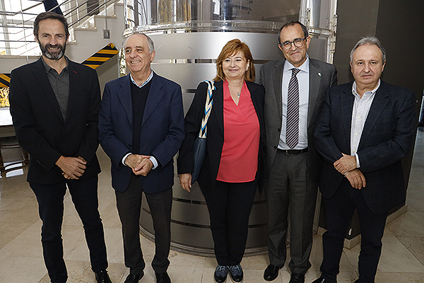 Esteban Monje, value  & access Manager de Fresenius Medical Care; Jesús Cañavate, director general de Planificación de la Consejería de Salud de Murcia; Silvia Torres, directora general de Planificación, Formación y Calidad Sanitaria y Sociosanitaria de la Consejería de Salud de Extremadura; Francisco Javier Chacón, director general de Planificación Económica del SES; y Antonio Olivares, subdirector de Servicios y Gestión de Centros del SAS.