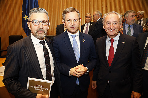 Andoni Lorenzo, presidente del Foro Español de Pacientes, José Manuel Miñones y Tomás Cobo.