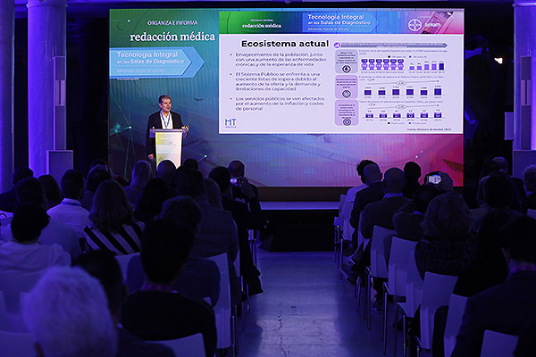 Aspecto de la sala durante la ponencia de Antonio Luna sobre la Infraestrucuta diagnóstica: La influencia del sector privado.