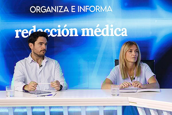 Francisco José Toja, farmacéutico especialista del Hospital Clínico de Santiago; y Pilar Díaz.