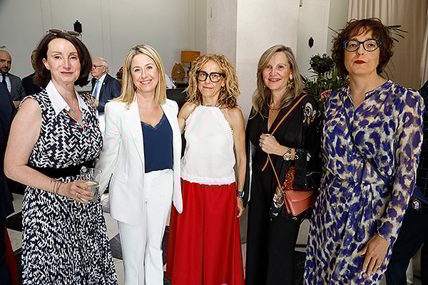 De Abbott: Sarah Christiaanse, directora general de Abbott Diabetes Care España; Monserrat Hernández, directora General de Cuidados y Calidad del Servicio de Salud de Castilla-La Mancha; Angélica Molina, directora de comunicación del Sescam; María Ángeles Martín Octavio, directora general de Atención Primaria del Servicio de Salud de Castilla La Mancha; y Lourdes Betegón, directora de Acceso al Mercado de Abbott Diabetes acceso al mercado.