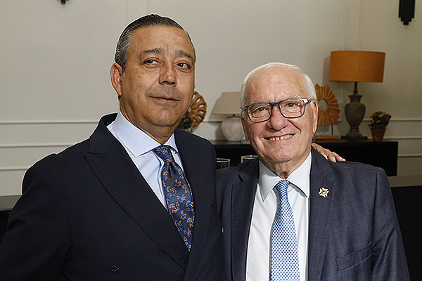 Óscar Castro, presidente del Consejo General de Dentistas de España; y Florentino Pérez Raya, presidente del CGE.