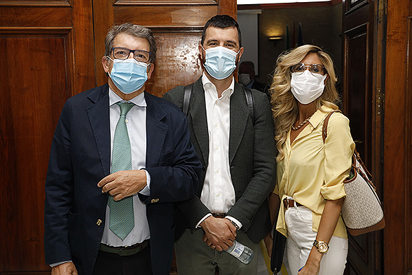 Rafael Navajas, director médico de Vivisol; Enrico Spiaggi, gerente de Vivisol; y María Alhambra, delegada comercial de Vivisol.