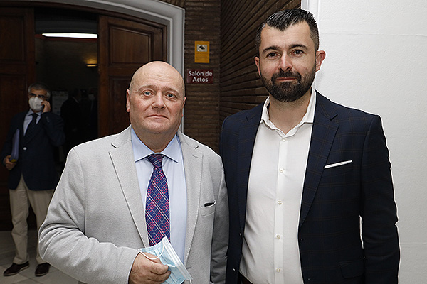 Francisco Rodríguez, neumólogo especialista del Servicio de Neumología del Hospital San Cecilio (Granada); y David Fole, director de la Unidad de Gestión Clínica de Neumología del Hospital de Torrecárdenas (Almería).