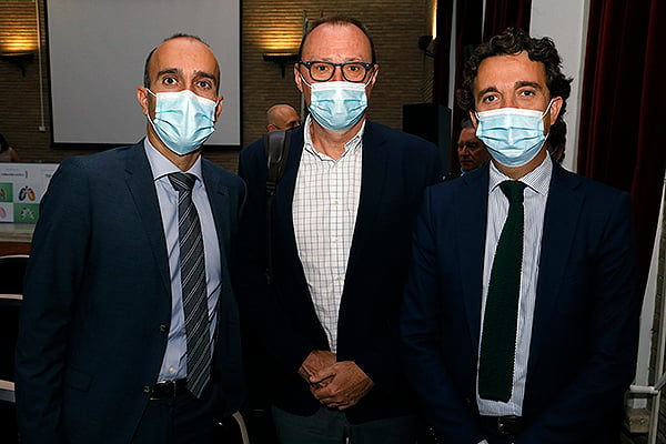 Ricardo López; Carles Fina, de Esteve Teijin; y Pablo Crespo.