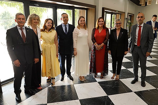 Francisco García, vicepresidente del Consejo General de Dentisas de España; Elvira Velasco; Fátima Matute; Óscar Castro; Marga Prohens; Manuela García; Concepción Saavedra y Ricardo López.