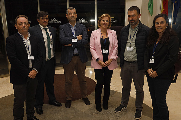 Manuel Escudero Sánchez, subdirector General de Tecnologías de Información del Servicio Murciano de Salud; Miguel Ángel Benito; Jorge Prado; Yolanda López; Óscar Díaz, Jefe de la Unidad de Desarrollo de Negocio de la Agencia de Ciberseguridad de Cataluña; y Eva Jorquera, Responsable del Programa de Salud de la Agencia de Ciberseguridad de Cataluña.