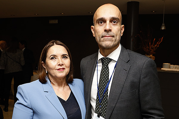 Fermina Martín, jefa de Gabinete de la Consejería de Sanidad de Castilla y León, y Ricardo López.