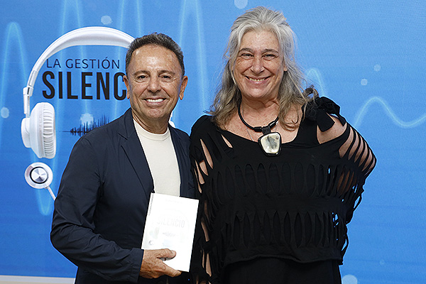 Manuel Bayona y María José Rodríguez Matías, directora de Investigación del Instituto de Experiencia del Paciente.