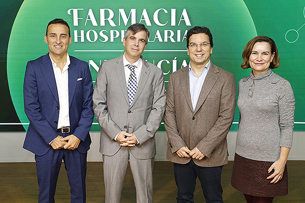 José Antonio Marcos; Carlos García Collado; Ramón Morillo, farmacéutico del Hospital de Balmes de Sevilla; y María Dolores Santo, jefa de Servicio de Farmacia del Hospital Juan Ramón Jiménez.