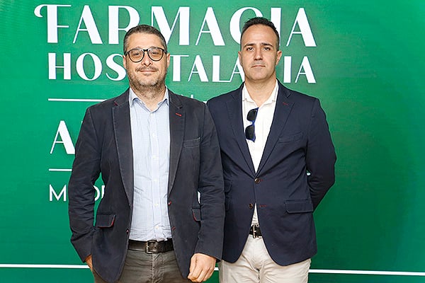 Juan Enriqueta Martínez de la Playa, jefe de Sección de Farmacia Hospitalaria del Hospital Clínico San Cecilio; y Miguel Moral, del departamento de Acceso de Boehringer Ingelheim.