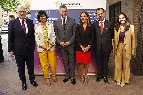 Jordi Dalmases, Marta Artera, presidenta del Colegio Oficial de Farmacéuetco de Toledo; José Miñones; María Concepcion Sánchez; y Ana López.