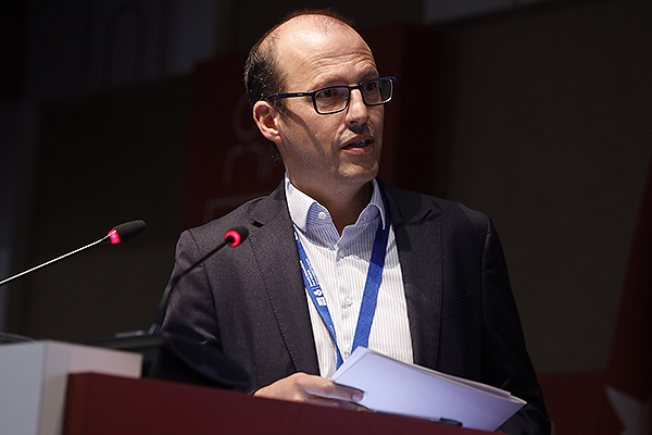Gonzalo Pizarro, profesor en la Universidad Europea de Madrid y moderador de la mesa de debate.