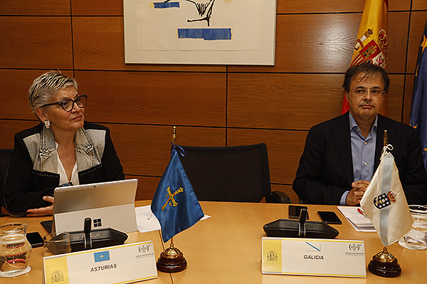 Concepción Saavedra, consejera de Salud del Principado de Asturias; y Alberto Martínez-