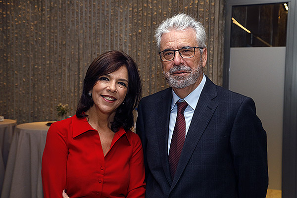 Marta Villanueva y Carlos Zarco, diirector Médico HLA Hospital Universitario Moncloa.