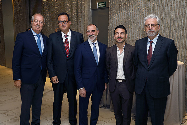 Luis Mayero, Antonio Amaya, director médico del Hospital HLA de Jerez Puerta del Sur; Fernando Carrocedo, responsbale de Calidad del Grupo HLA; José ntonio Gago, responsable de calidad del Hospital HLA de Jerez Puerta del Sur; y Carlos Zarco.