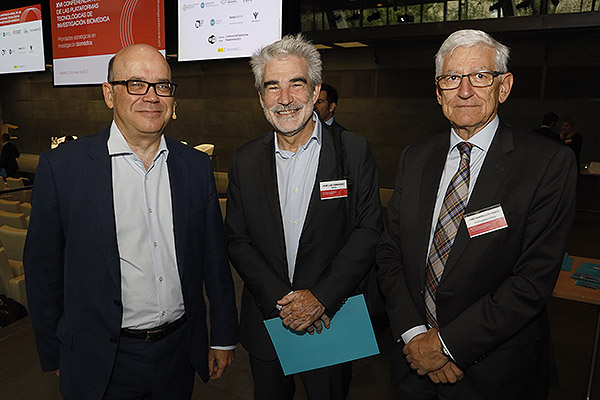 Javier Urzay, subdirector general de Farmaindustria; José Luis fernández, de IQVIA; y José Ramón Luis-Yagüe, director del Departamento de Relaciones con las CCAA de la Asociación Nacional Empresarial de la Industria Farmacéutica (Farmaindustria).