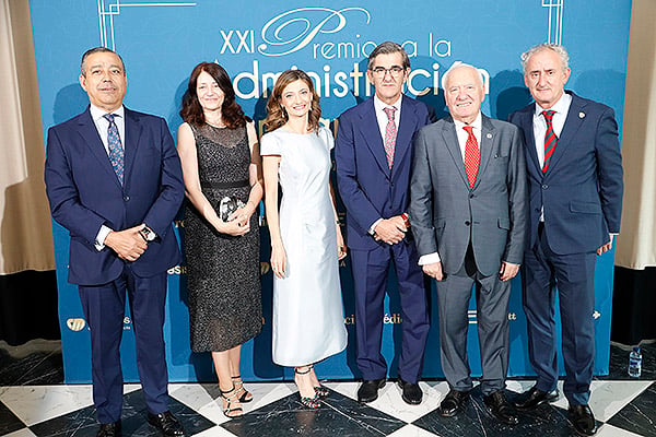 Óscar Castro, presidente del Consejo General de Dentistas de España - CGD; Mamen Vázquez, Elena Carrascosa, presidenta del Consejo General de Podología, Juan Abarca Cidón, Florentino Pérez Raya, presidente del Consejo General de Enfermería - CGE; y Tomás Cobo, presidente de la OMC.