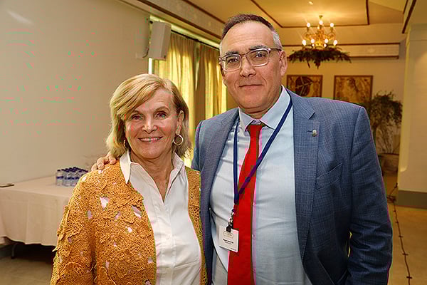 María Neira y Raúl Pesquera, Portavoz del Partido Socialista en la Comisión de Sanidad en el Parlamento de Cantabria.