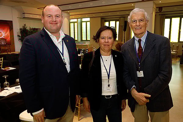 Ander Añibarro, vocal del Parlamento Vasco; Elena Lete, presidenta de la Comisión de Salud (Partido Nacionalista Vasco) del Parlamento Vasco; y José Manuel Freire, exportavoz del Partido Socialista en la Comisión de Sanidad de la Asamblea de Madrid.