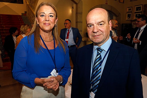 Ana Cuartero, portavoz de Voz en la Comisión de Sanidad de la Asamblea de Madrid; y Santiago Morón.