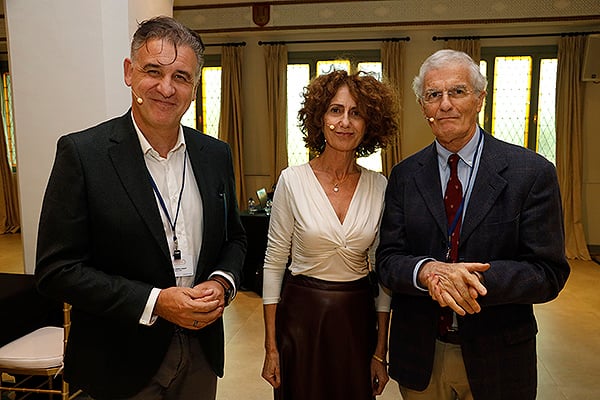 Joaquín Moreno, portavoz de Aragón-Teruel Existe en la Comisión de Sanidad de las Cortes de Aragón; María Dolores Hermelo Piñeiro. Portavoz de Salud Pública del Partido Popular del Parlamento de Galicia; y José Manuel Freire.
