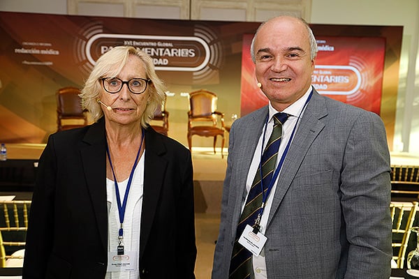 Assumpta Escarp, exvicepresidenta Segunda del Parlamento de Cataluña; y José Alberto Díaz-Estébanez, portavoz de Coalición Canaria en la Comisión de Sanidad del Parlamento de Canarias.