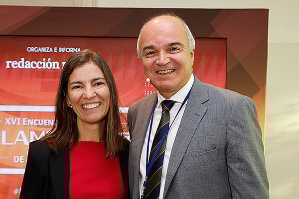 Elena Hernández, directora de Government Affairs dew  Giliath; y José Alberto Díaz-Estébanez, portavoz de Coalición Canaria en la Comisión de Sanidad del Parlamento de Canarias.