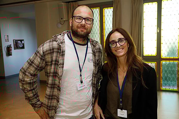 Felipe de la Fuente, responsable de Salud de Izquierda Unida; y Sofía Perea, responsable de Asuntos Públicos de Sanofi.