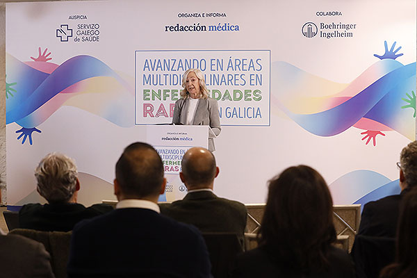 Estrella López-Pardo durante la apertura de la jornada  'Avanzando en áreas multidisciplinares en enfermedades raras en Galicia'.