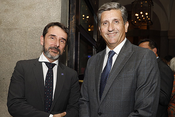 Cristóbal Belda, director del Instituto de Salud Carlos III; y Juan Carlos Gil.