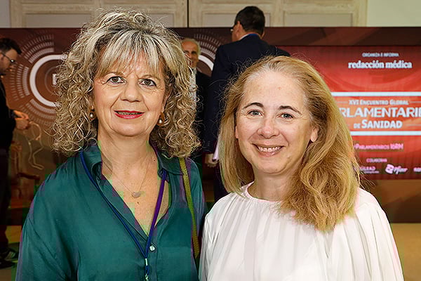 Elvira Velasco y Victoria Ayala, directora asociada de Government Affairs de Gilead.
