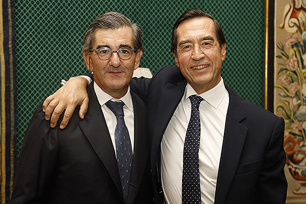 Juan Abarca Cidón y Mario Alonso Puig, psiquiatra.