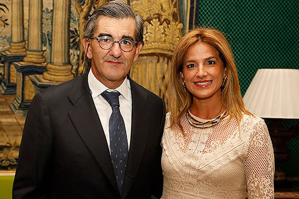 Juan Abarca Cidón posa junto a Elena Mantilla, directora general de Madrid Excelente.