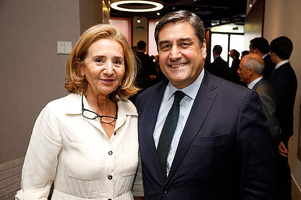 Pilar Abril, directora comercial de Abante; y José Ignacio Echániz, exdiputado en el Congreso por el PP.