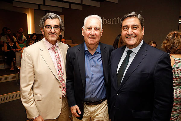 Juan Abarca Cidón; Enrique Castellón, exsubsecretario del Ministerio de Sanidad; y José Echaniz.