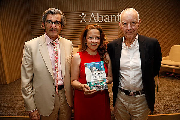 Juan Abarca Cidón, presidente de HM Hospitales; Fátima Matute, consejera de Sanidad de Madrid; e Ignacio Riesgo.
