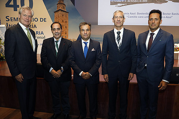 Gunter Pauli, economista, emprendedor y creador de 'Blue Economy model'; Javier Guijarro, secretario general de la AEIH; Jose Luis López González, presidente Comité Organizador ; Pedro Manuel López Redondo, director general de Gestión Económica, Contratación e Infraestructuras Conselleria de Sanidad de la Comunidad Valenciana ; y Luis Fernando Talavera Martín, vicepresidente. AEIH.