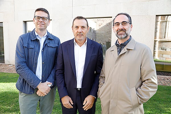 Pablo Rodríguez, subdirector de Gestión del Hospital de Salamanca; José Macia, subdirector de Gestión del Hospital Salamanca; y Jesus Sánchez, subdirector médico del Hospital de Salamanca.