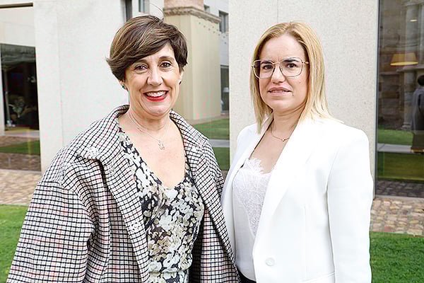 Monica Suárez, directora de Enfermería del Complejo Asistencial de León; y Silvia Pérez, subdirectora de Enfermeria del Complejo Asistencial de León.