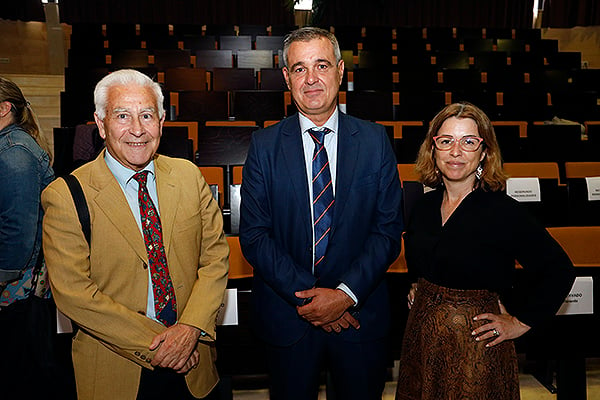 Manuel Moya; Pedro Casado, coordinador de docencia de Promede; y Sara Morera Serna, gerente de docencia de Promede.