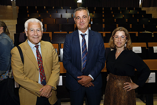 Manuel Moya; Pedro Casado, coordinador de docencia de Promede; y Sara Morera Serna, gerente de docencia de Promede.