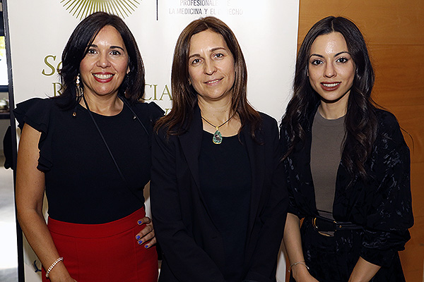 Mónica Peláez, secretaria de Pomede; Paz Romero, de Alabra; y Rocío San José, Institucional de HM Hospital.