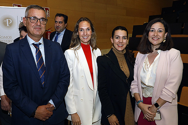 Pedro Casado; Teresa Peña Rollan y Cristina Ramírez Navarro, abogadas del Bufete De Lorenzo Abogados; y Alba Colmenar Romero, adjunta a la Dirección Médica del Departamento de RS de Promede.